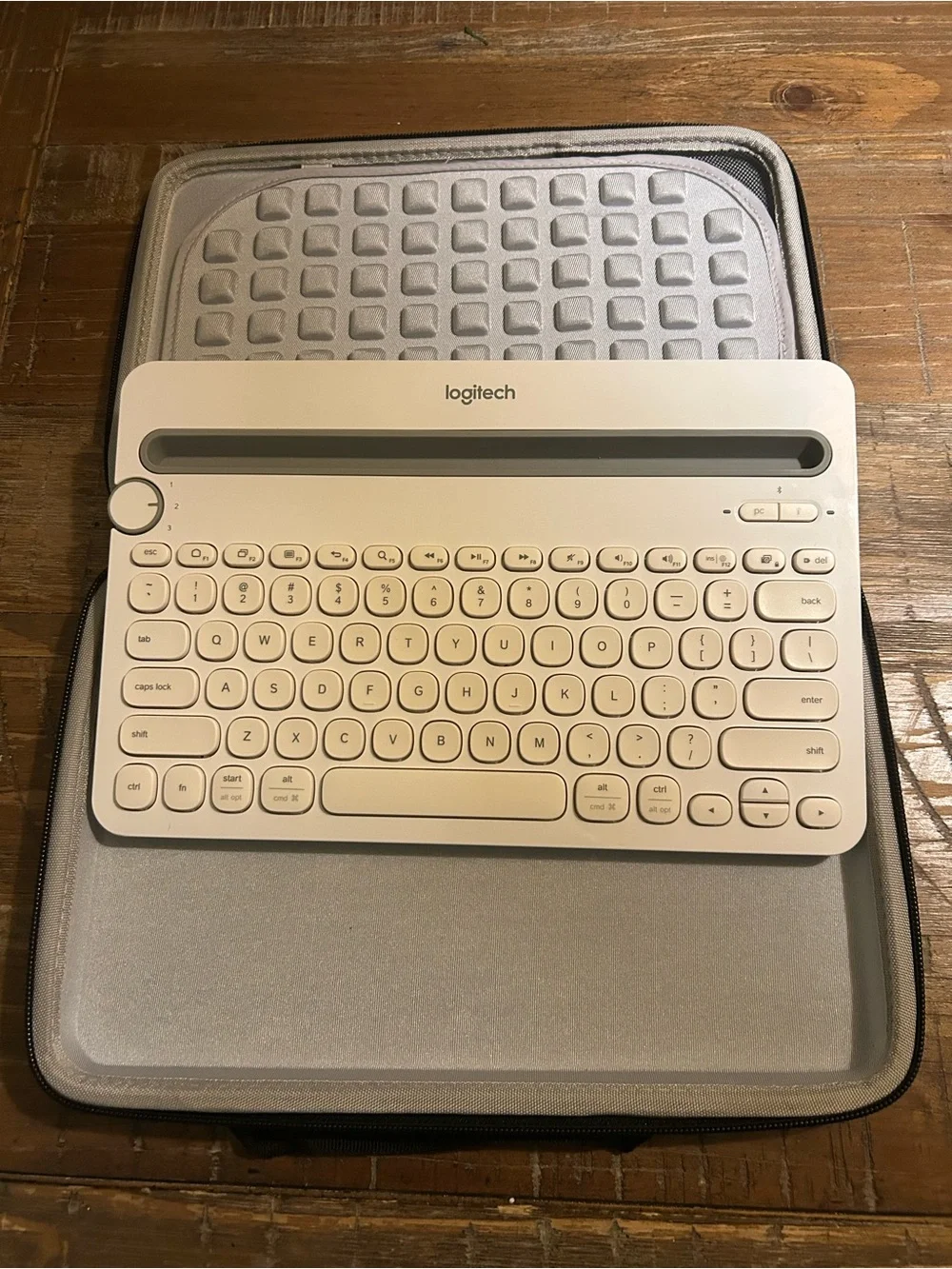 Logitech Portable White Keyboard in Hermit Shell Protective Carry Case